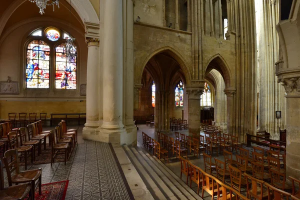 Triel sur Seine, Francia 12 de abril de 2016: Iglesia de San Martín — Foto de Stock