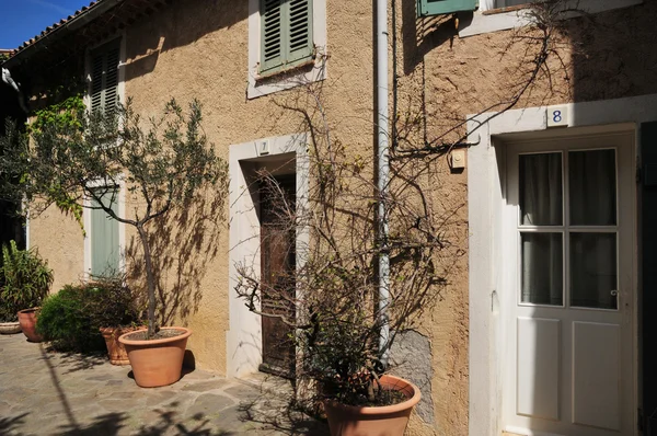 Ramatuelle, Francia - 16 de abril de 2016: el pintoresco pueblo —  Fotos de Stock