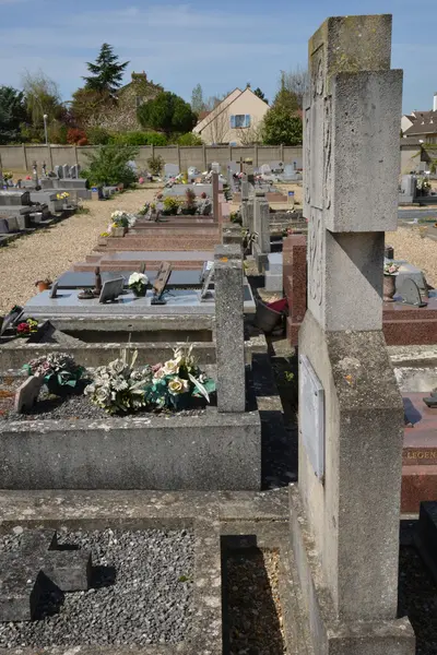 Vernouillet, Franciaország - április 4 2015-ig: a temető — Stock Fotó