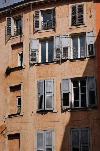 Grasse, França - 17 de abril de 2016: edifício antigo — Fotografia de Stock