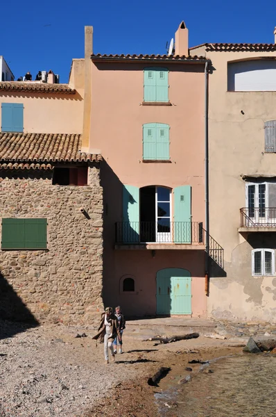 Saint Tropez ; France - 18 avril 2016 : vieille ville pittoresque de s — Photo