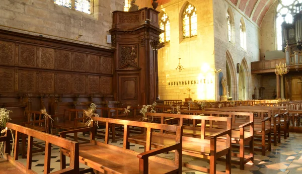 Ecouis, Francia - 22 de julio de 2015: Iglesia colegiata — Foto de Stock