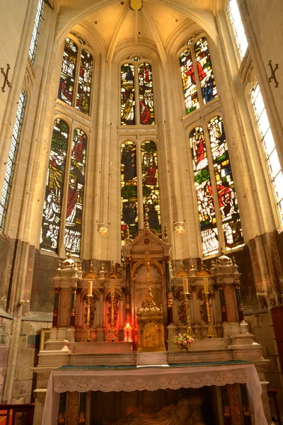 L Isle Adam, France - 4 juin 2015 : Intérieur de l "église Saint Martin — Photo