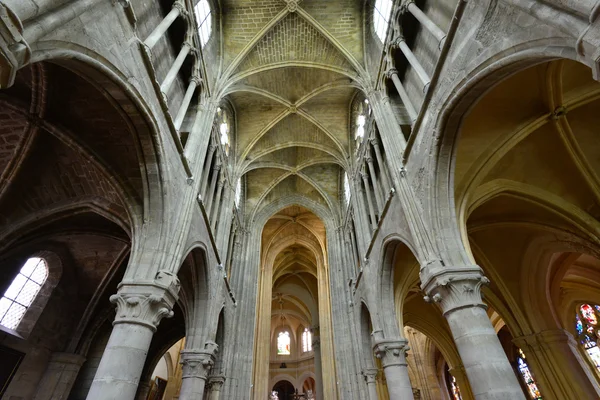 Triel sur Seine, Francia 12 de abril de 2016: Iglesia de San Martín —  Fotos de Stock