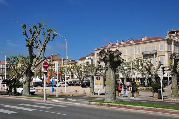 Cannes, França - 15 de abril de 2016: a pitoresca cidade — Fotografia de Stock