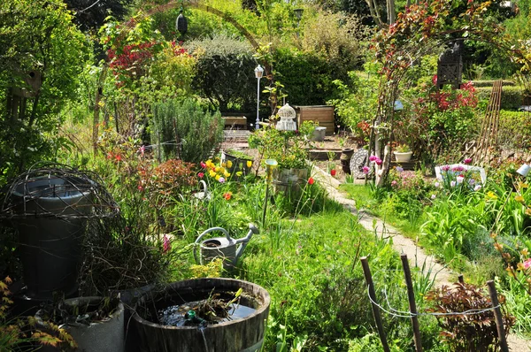 Verneuil sur Seine, Francia - mai 2 2016: el jardín de parcelas Fotos de stock