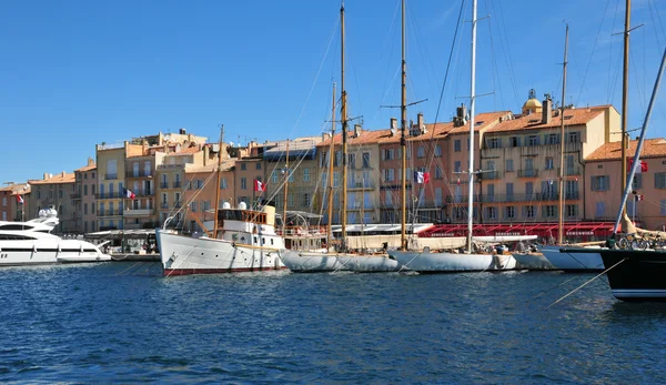 Saint Tropez; France - april 18 2016 : picturesque old city in s — Stock Photo, Image