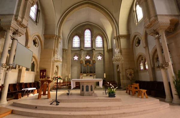 Rambouillet, Francia - mai 6 2016: Iglesia de San Lubin — Foto de Stock