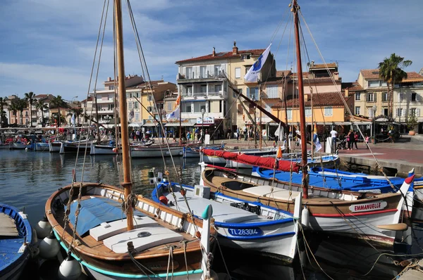 Sanary sur mer, Frankreich - 20. April 2016: die malerische Stadt — Stockfoto