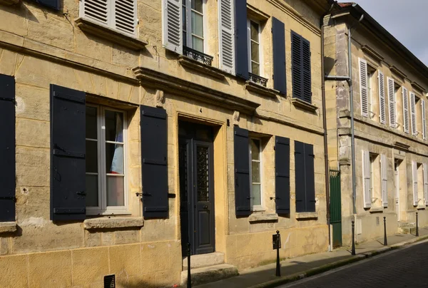 Magny en Vexin, França - 14 de março de 2016: a pitoresca cidade de — Fotografia de Stock