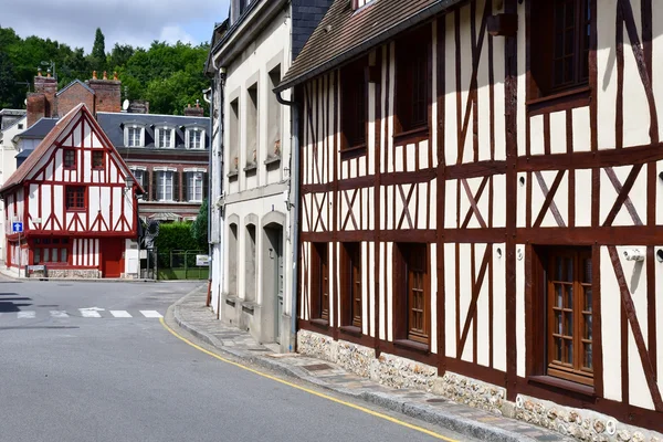 Bernay, Francja - sierpień 2016 11: malownicze miasto w sezonie letnim — Zdjęcie stockowe