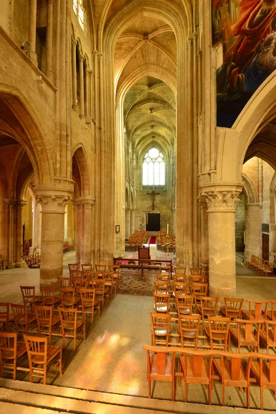 Triel sur Seine, Francia 12 de abril de 2016: Iglesia de San Martín — Foto de Stock