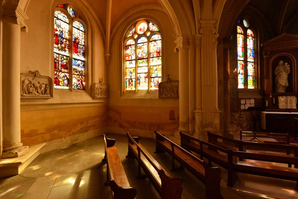 Triel sur Seine, Francia 12 de abril de 2016: Iglesia de San Martín —  Fotos de Stock