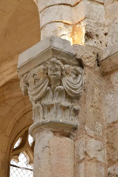 Bernay, França - 11 de agosto de 2016: antiga igreja abbatial — Fotografia de Stock