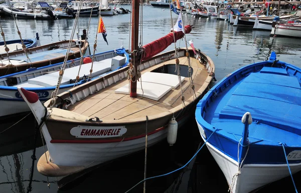 Sanary sur Mer, France - 20 апреля 2016 года: живописный город — стоковое фото