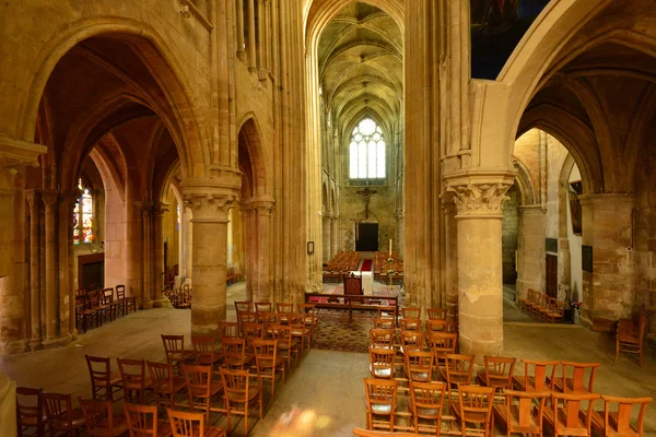 Triel sur Seine, Francia 12 de abril de 2016: Iglesia de San Martín — Foto de Stock