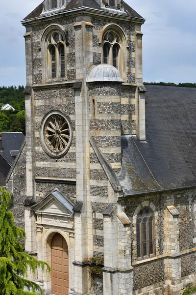 Fontaine le Bourg, Frankrike - juni 23 2016: Notre Dame church — Stockfoto