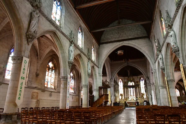 Bernay, Francia - 11 agosto 2016: Chiesa di Sainte Croix — Foto Stock