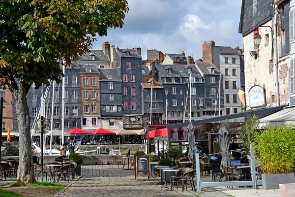 Honfleur Francie Srpen 2020 Restaurace Blízkosti Přístavu — Stock fotografie