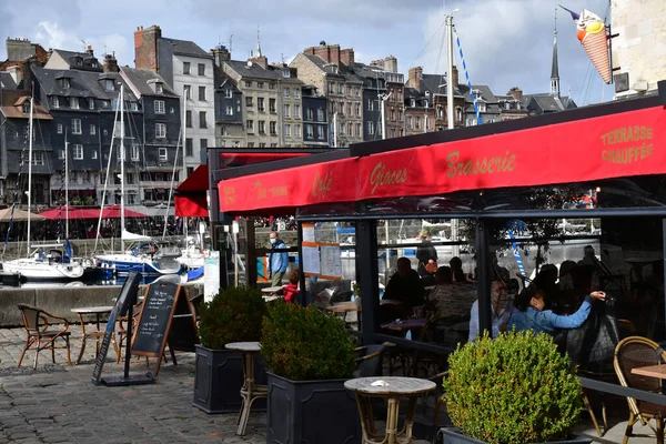 Honfleur Francie Srpen 2020 Restaurace Blízkosti Přístavu — Stock fotografie