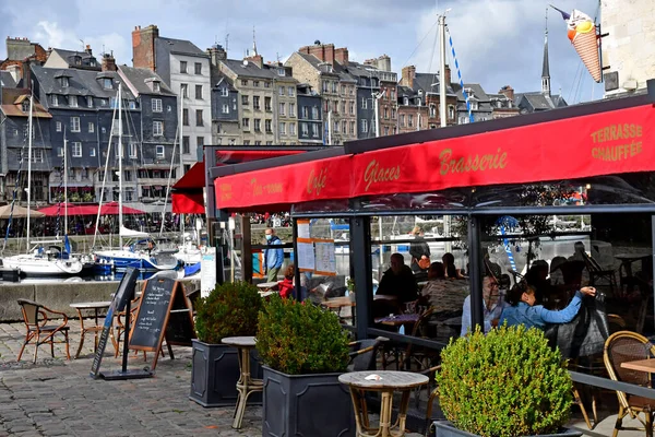 Honfleur Francja Sierpnia 2020 Restauracja Pobliżu Portu — Zdjęcie stockowe