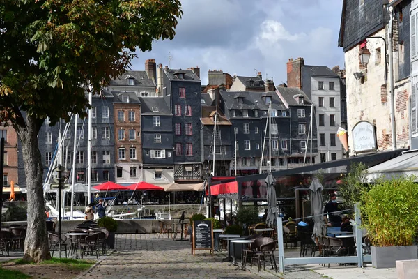 Honfleur Francie Srpen 2020 Restaurace Blízkosti Přístavu — Stock fotografie