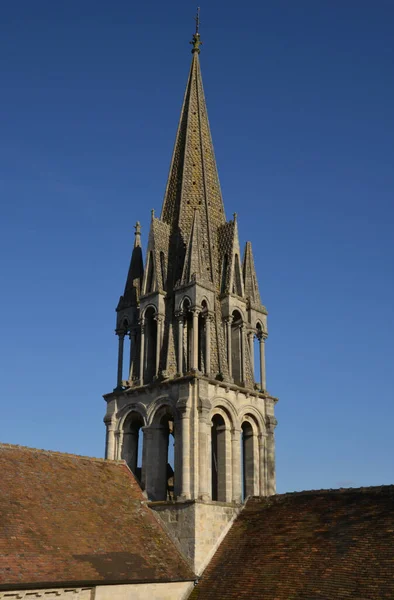 法兰西岛 凡尔纳韦莱风景如画的教堂 — 图库照片