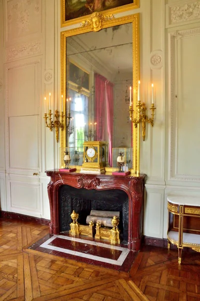 法国凡尔赛宫 2015年8月19日 位于凡尔赛宫的玛丽 安托瓦内特庄园的小Trianon — 图库照片