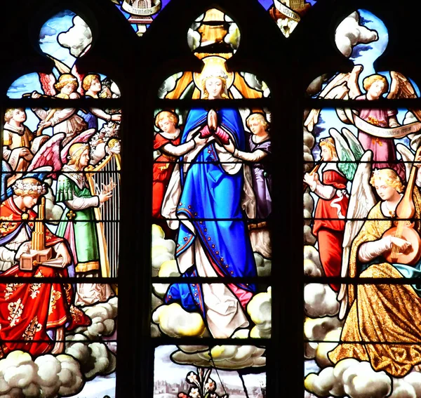 2016年8月11日フランス ベルナイ サント クロワ教会のステンドグラス窓 — ストック写真
