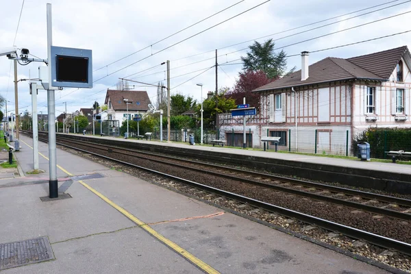 Villennes Sur Seine Francja Kwiecień 2016 Dworzec Kolejowy — Zdjęcie stockowe