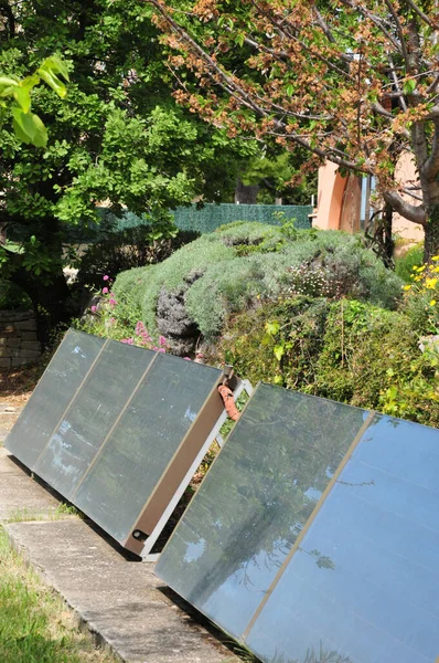 Castellet France April 2016 Solar Panels Garden — 图库照片