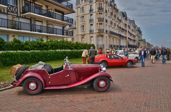 Франция Мая 2015 Года Выставка Старых Автомобилей Живописном Городе Кабур — стоковое фото