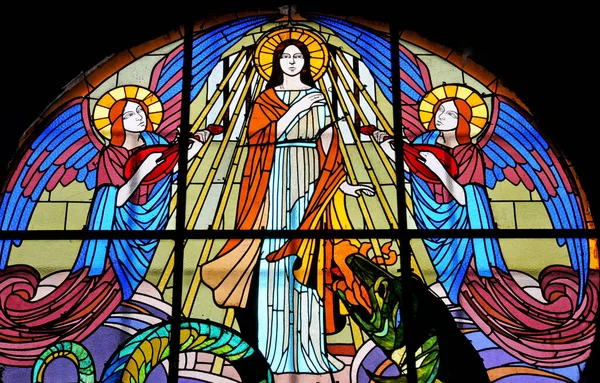 法国皮卡迪的弗尔曼德教堂的彩色玻璃窗户 — 图库照片