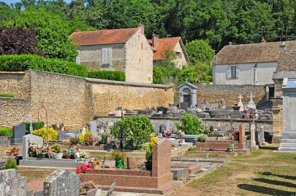 Monfort Amaury France April 2017 Cemetery — стокове фото