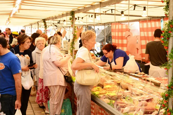 Saint Germain Laye Francia Aprile 2017 Salumi Mercato — Foto Stock