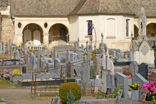 Monfort Amaury France April 2017 Cemetery — 图库照片