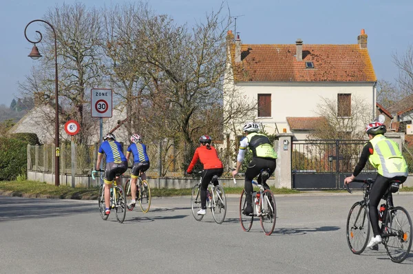 Saint Martin Garenne Frankreich Juni 2018 Radfahrer Malerischen Dorf — Stockfoto