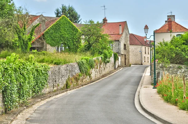 Fontenay Saint Pere Francia Aprile 2017 Centro Del Paese — Foto Stock