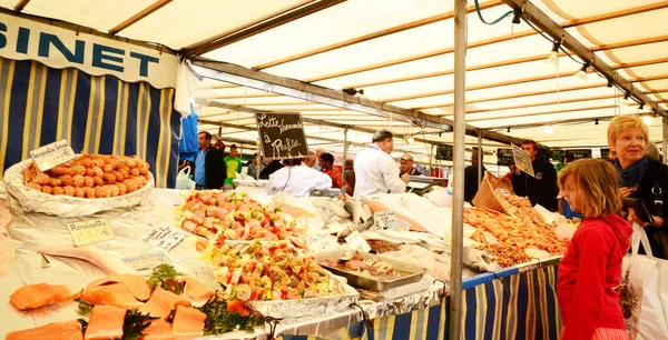 Saint Germain Laye Frankrijk April 2017 Zondagmarkt — Stockfoto