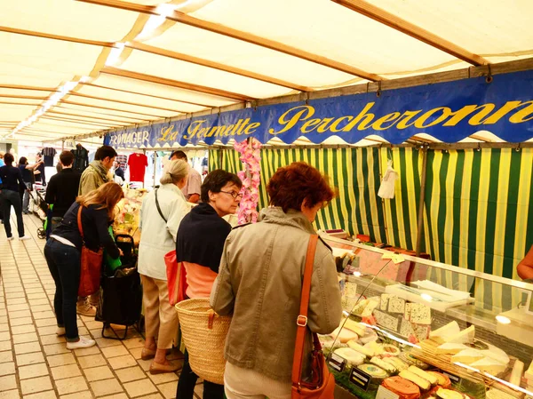 Saint Germain Laye França Abril 2017 Mercado Domingo — Fotografia de Stock