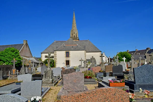 2021年6月6日 法国阿尔松 靠近圣母院的公墓 — 图库照片