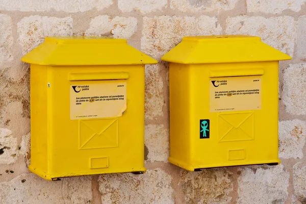 Ντουμπρόβνικ Κροατία Σεπτεμβρίου 2021 Κίτρινα Ταχυδρομικά Κουτιά Στη Γραφική Παλιά — Φωτογραφία Αρχείου