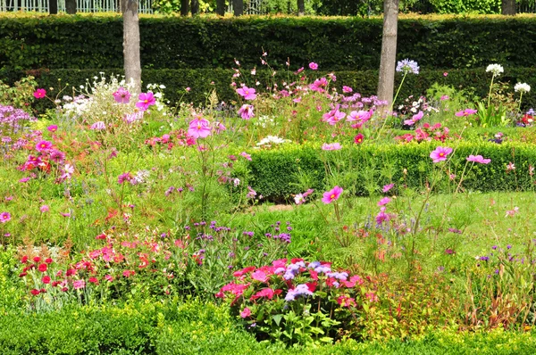 France, the Marie Antoinette estate in the parc of Versailles Pa — Stock Photo, Image