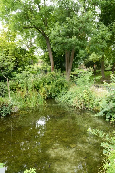 法国，villennes sur seine 风景如画的城市 — 图库照片