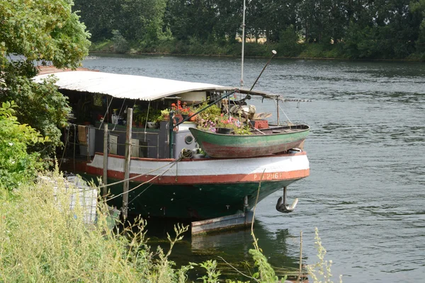 Frankrike, den pittoreska staden conflans-sainte-honorine — Stockfoto