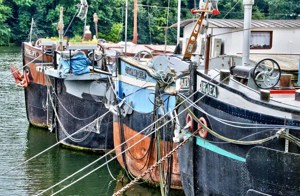 Frankrike, den pittoreska staden conflans-sainte-honorine — Stockfoto