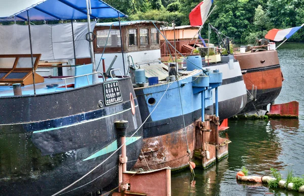 Frankrike, den pittoreska staden conflans-sainte-honorine — Stockfoto