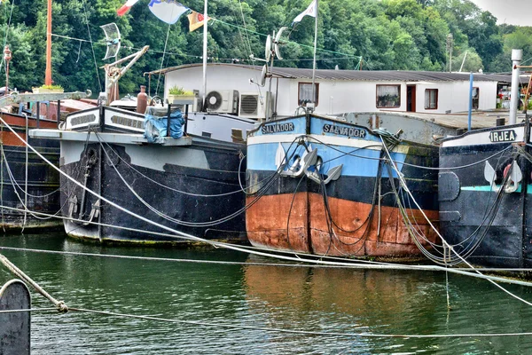 Francia, la pittoresca città di Conflans Sainte Honorine — Foto Stock