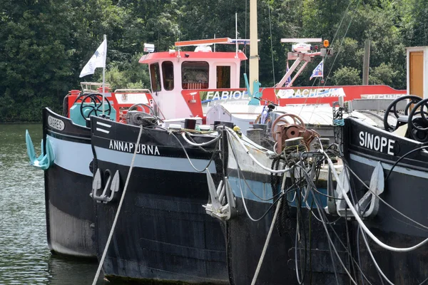 Francia, la pittoresca città di Conflans Sainte Honorine — Foto Stock