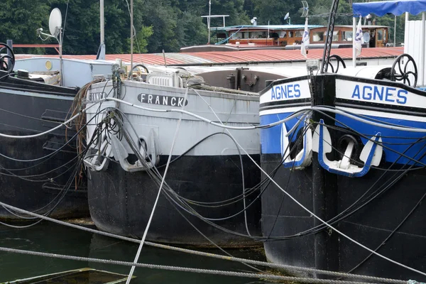 Francia, la pittoresca città di Conflans Sainte Honorine — Foto Stock